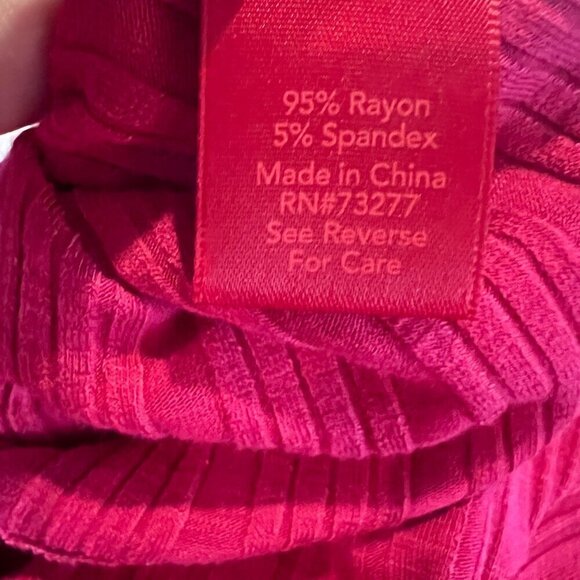 Jennifer Lopez Short Sleeve Raspberry, Shoulder show, Size Large - Picture 8 of 9